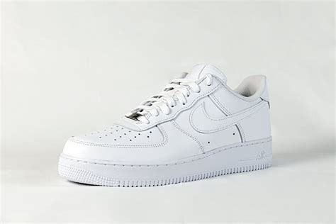 clean air force 1 sneakers